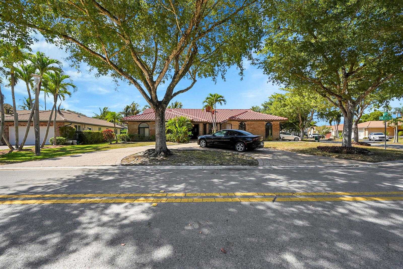 5172 NW 84th Road Coral Springs Florida United States, for Sale, residential, Pierre J Denis, Realty 100