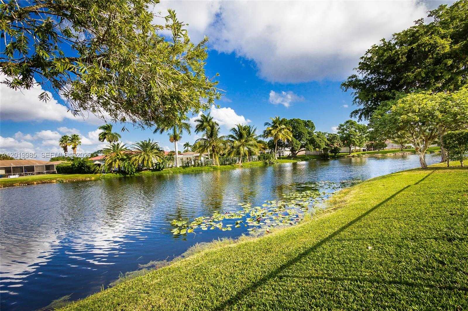 16641 Royal Poinciana Dr Weston Florida United States, for Sale, residential, Radmila Mandel, Florida Sky Realty Group