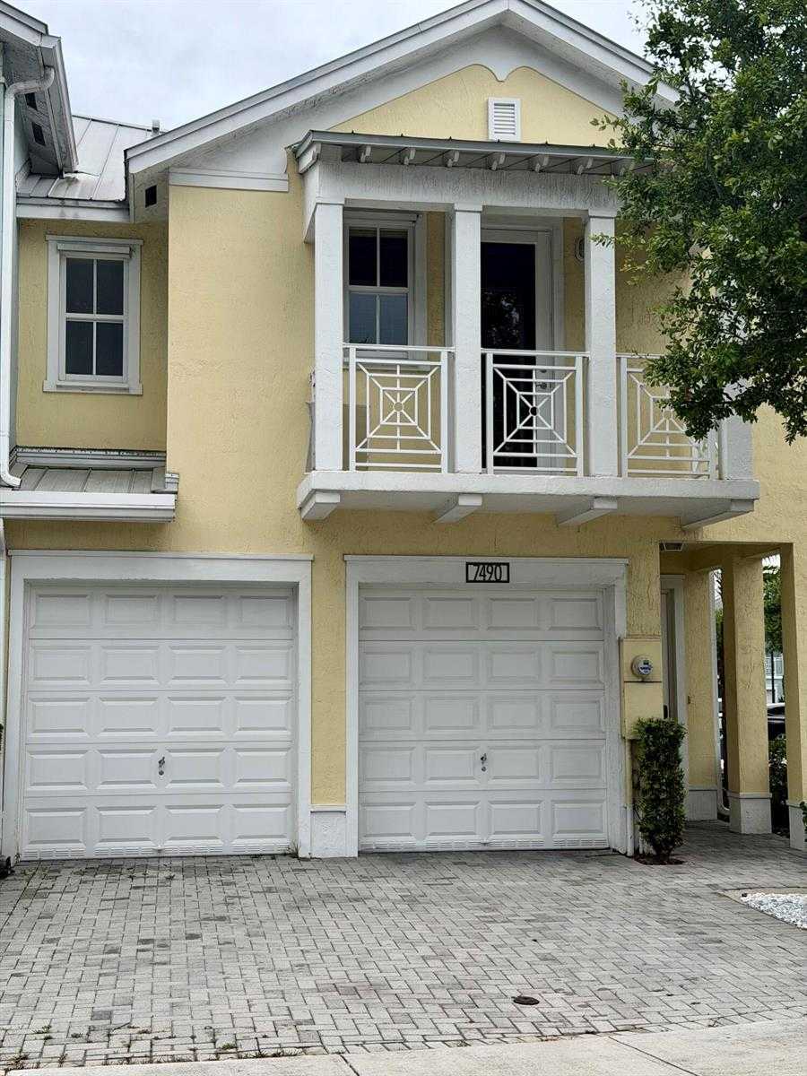 7490 NW 115th Court Doral Florida United States, for Sale, residential, Roberto Villasmil, Interinvestments Realty, Inc.