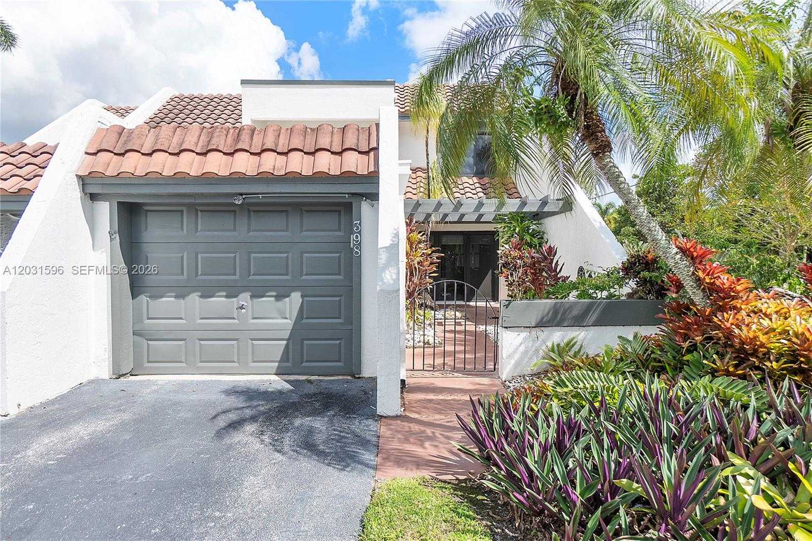 398 Fern Dr  APT 10-6 Weston Florida United States, for Rent, residential, Radmila Mandel, Florida Sky Realty Group