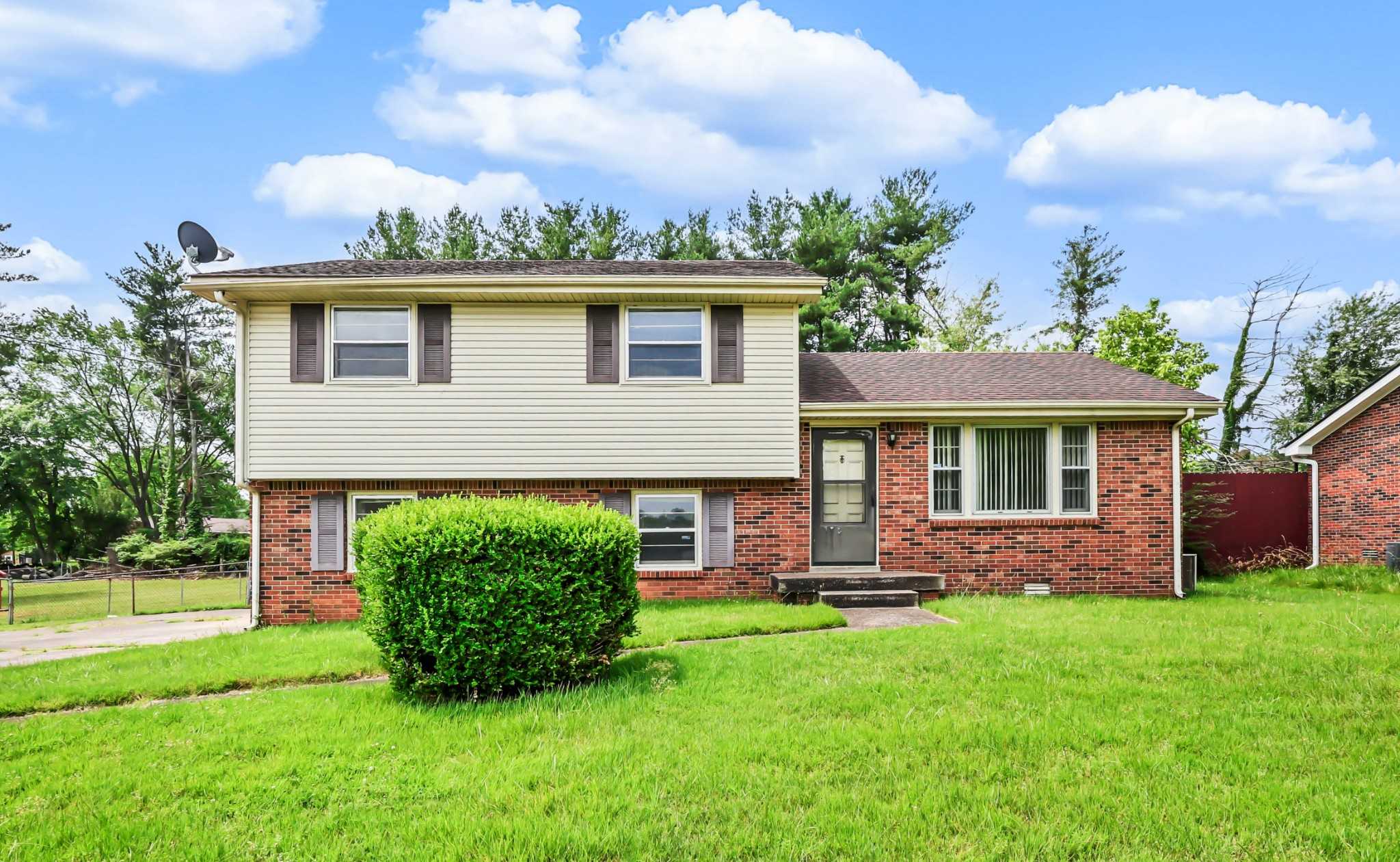 309 Dale Ter Clarksville Tennessee United States, for Sale, residential, Adam Hanes, LPT Realty