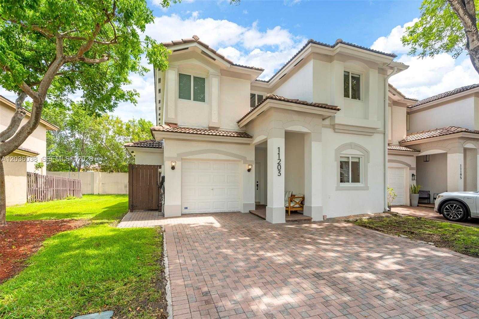 11203 NW 73rd Ter Doral Florida United States, for Sale, residential, Roberto Villasmil, Interinvestments Realty, Inc.