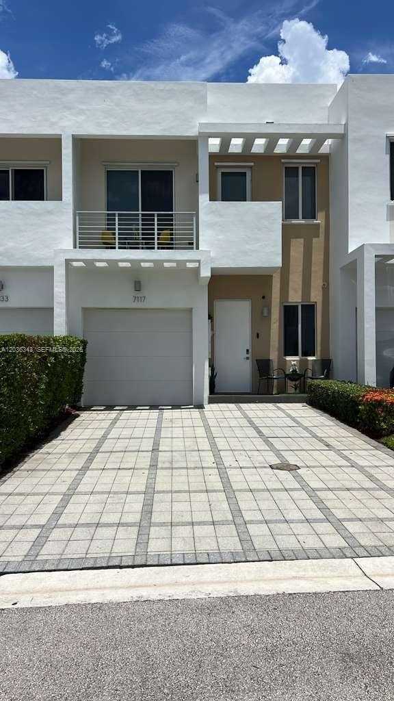 7117 NW 103rd Path Doral Florida United States, for Sale, residential, Roberto Villasmil, Interinvestments Realty, Inc.