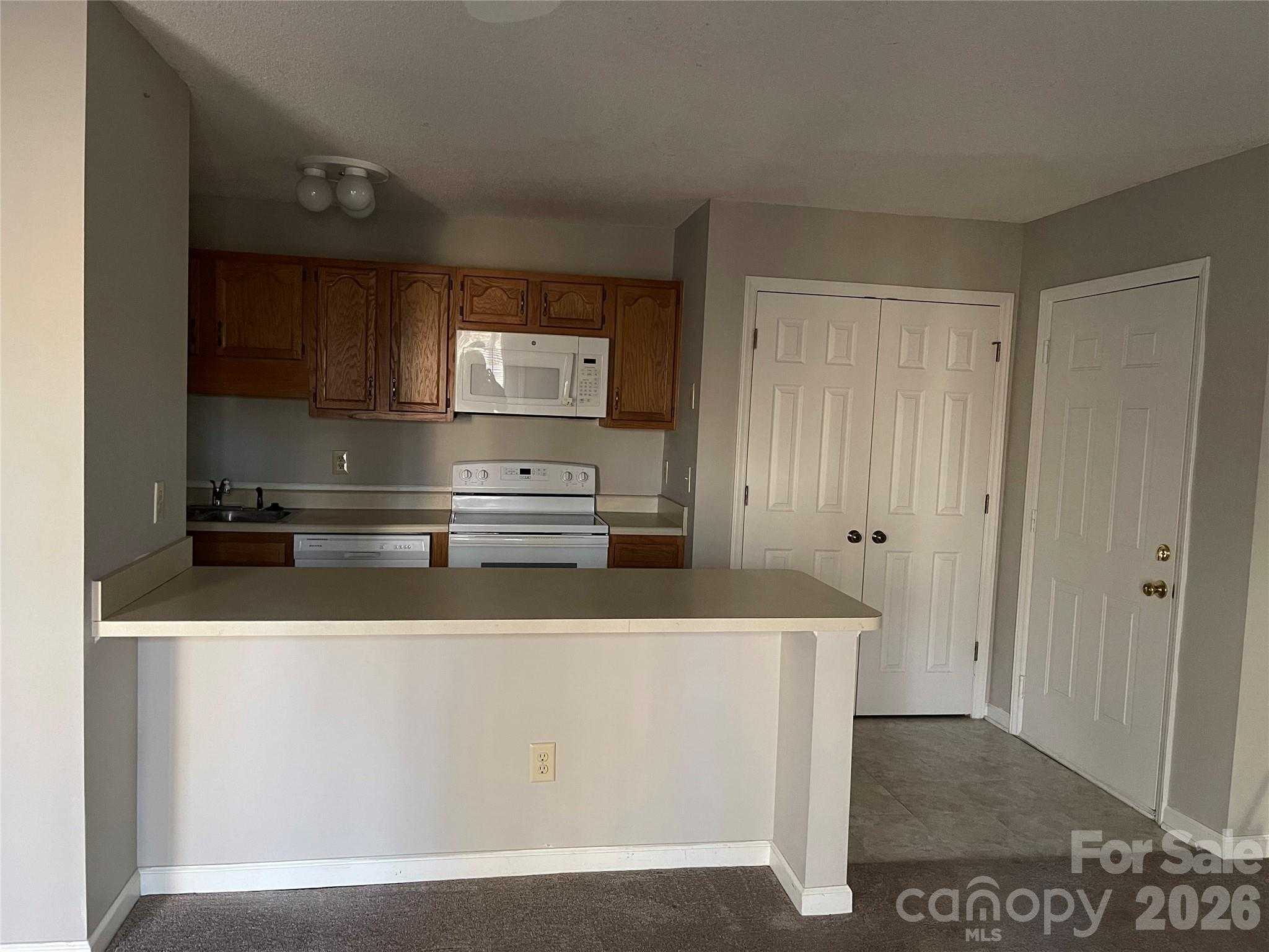 5932 Friendly Avenue Greensboro North Carolina United States, Sale Pending, residential,  , The Headley Group Realty