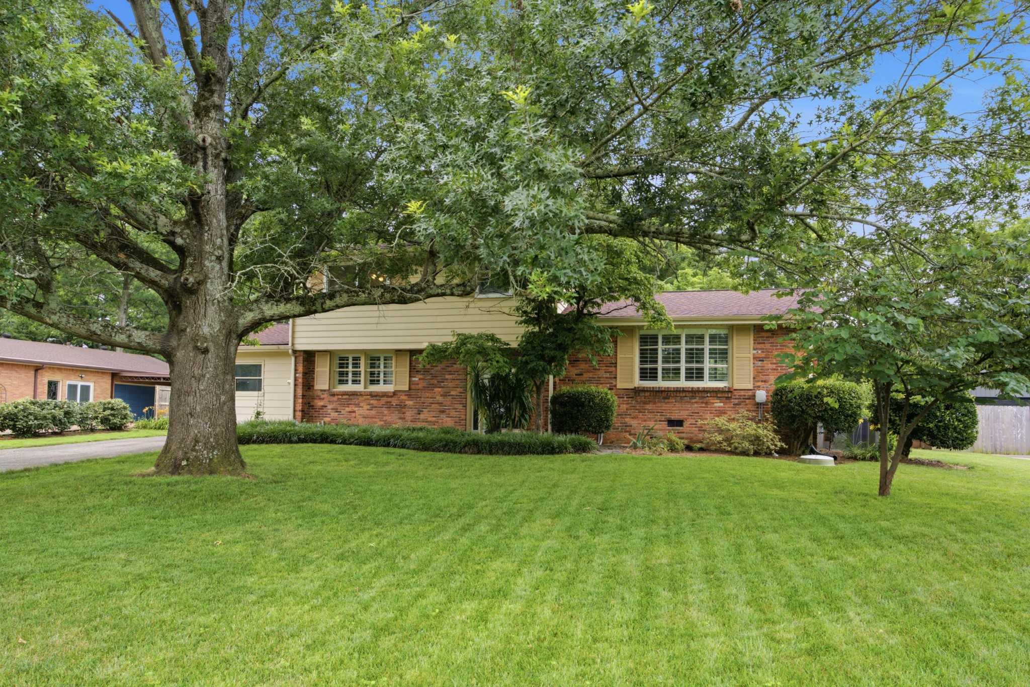 323 Colt Ln Franklin Tennessee United States, for Sale, residential, Adam Hanes, LPT Realty