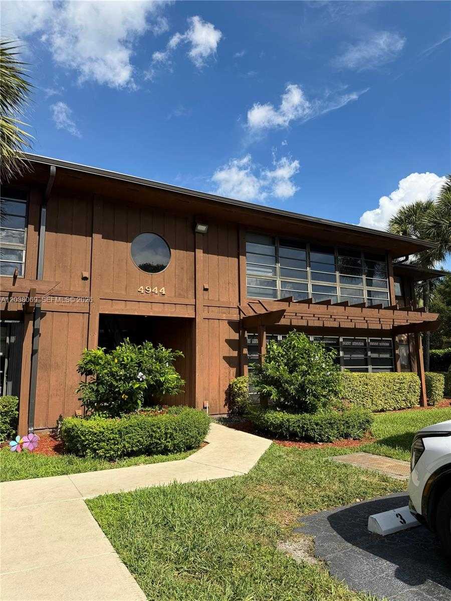 4944 NW 102nd Ave  APT 204-3 Doral Florida United States, for Sale, residential, Roberto Villasmil, Interinvestments Realty, Inc.
