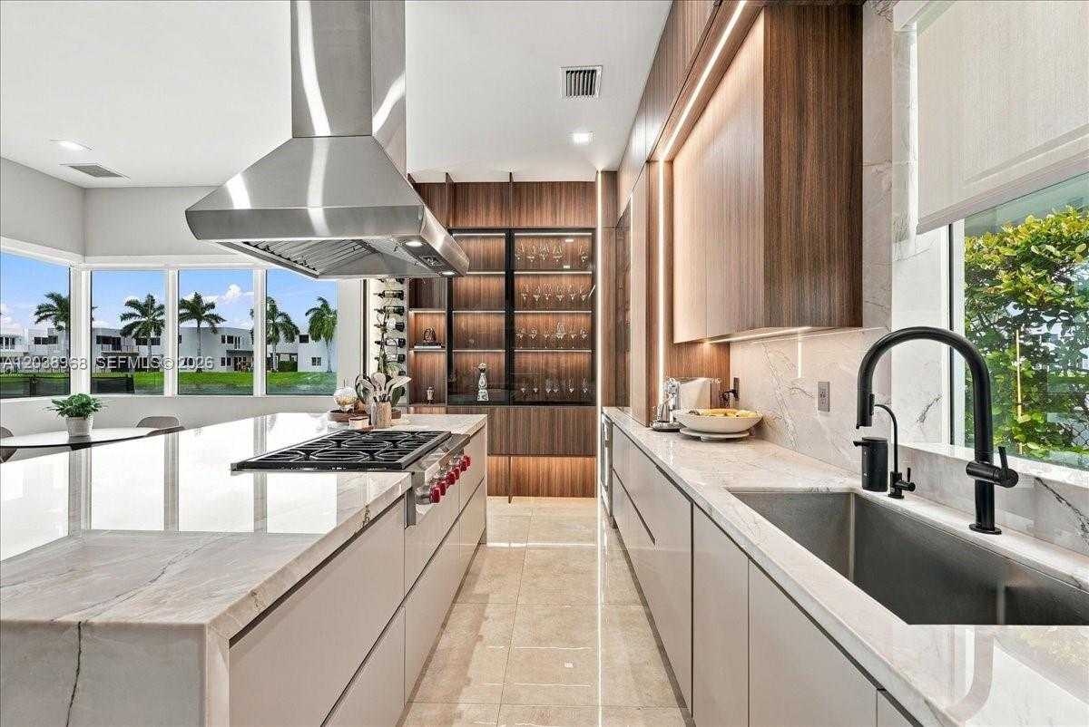 10261 NW 74th Ter Doral Florida United States, for Sale, residential, Roberto Villasmil, Interinvestments Realty, Inc.