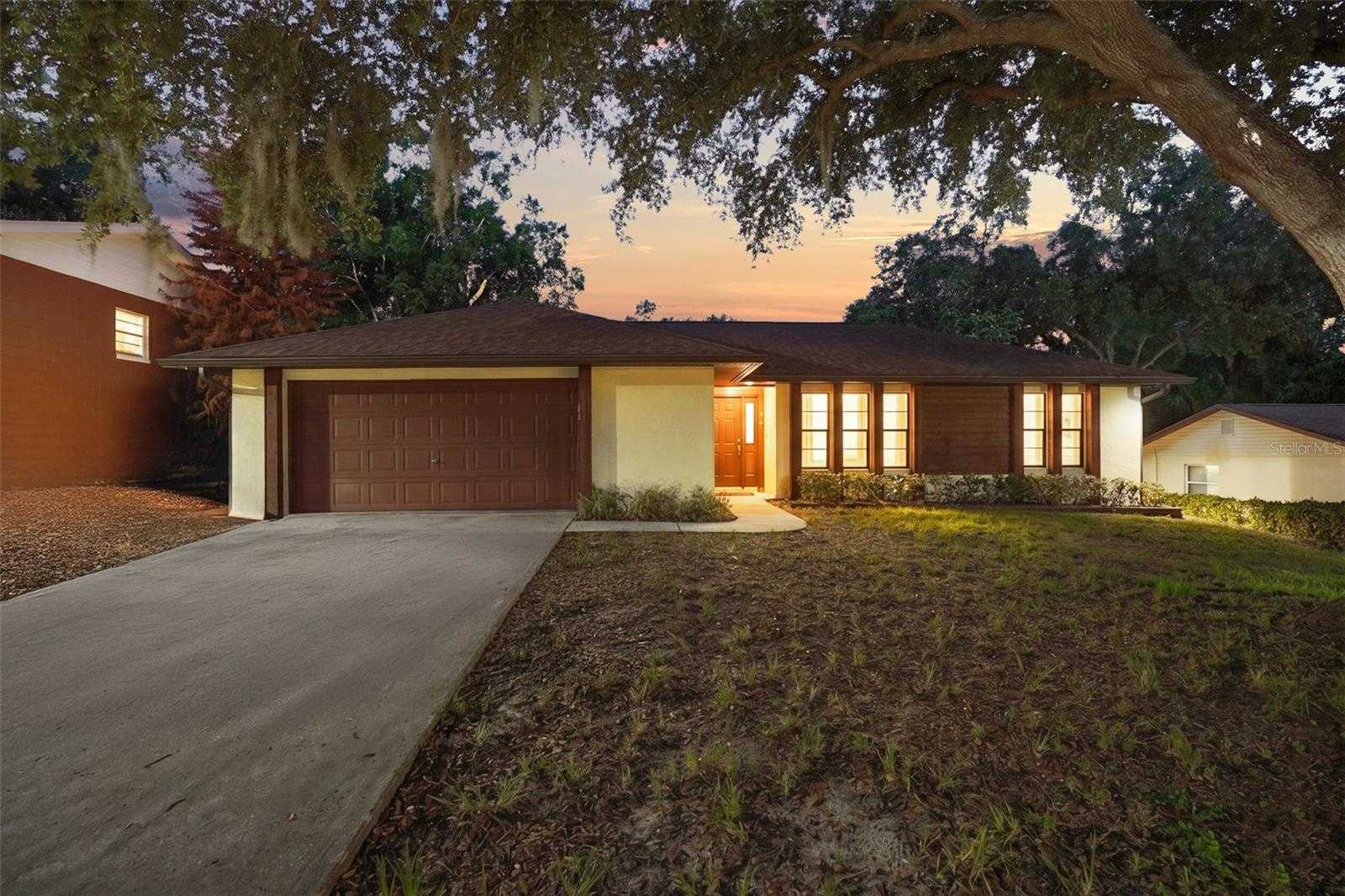 210 N DISSTON AVENUE Clermont Florida United States, for Sale, residential, Zaira Mejia, Spaces & Styles Group