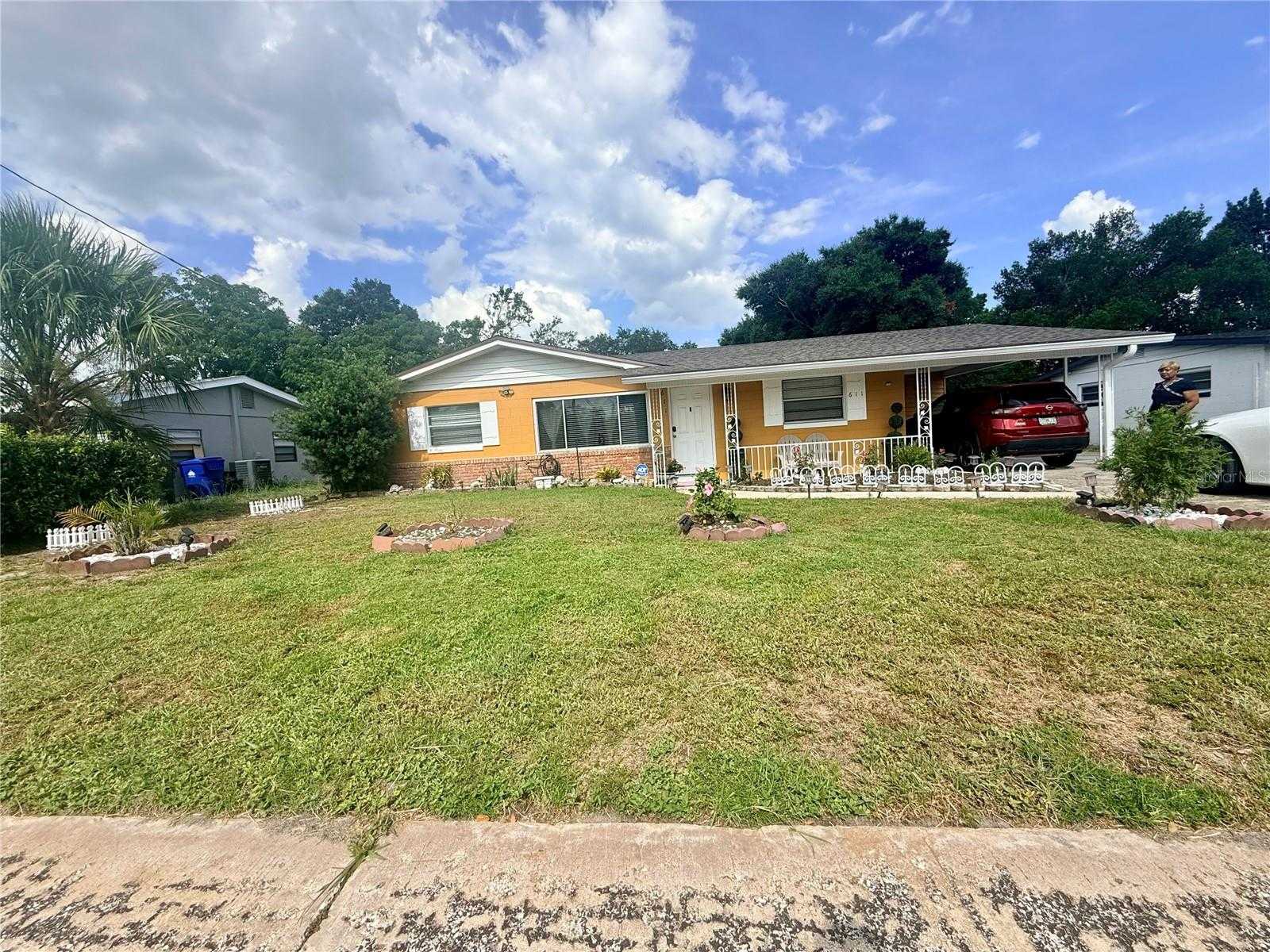 611 RIDGEFIELD AVENUE Ocoee Florida United States, for Sale, residential, Zaira Mejia, Spaces & Styles Group
