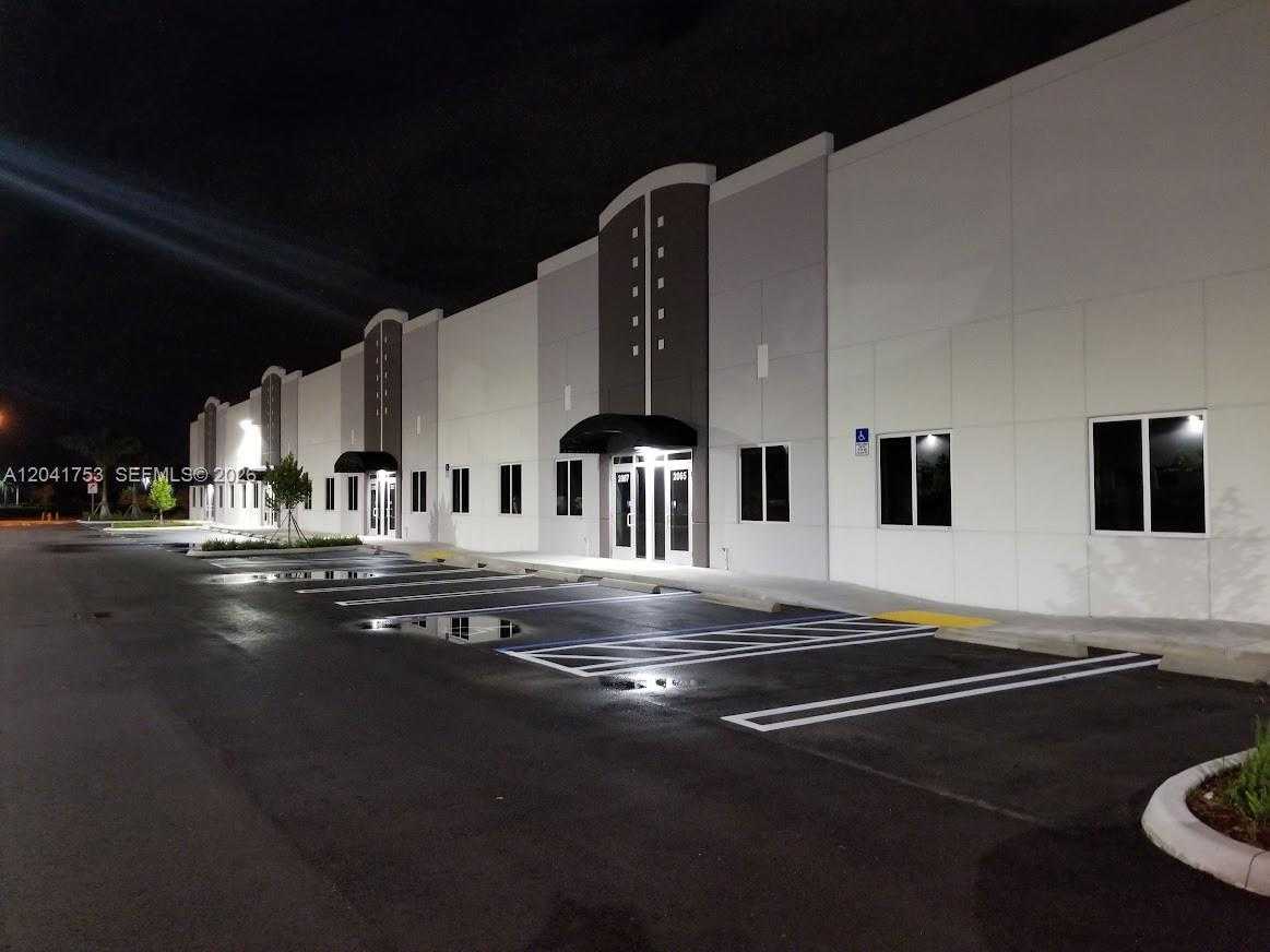 2017 NW 135 Avenue Miami Florida United States, for Lease, commercial, Sandra Benkahla, The 305 Agency