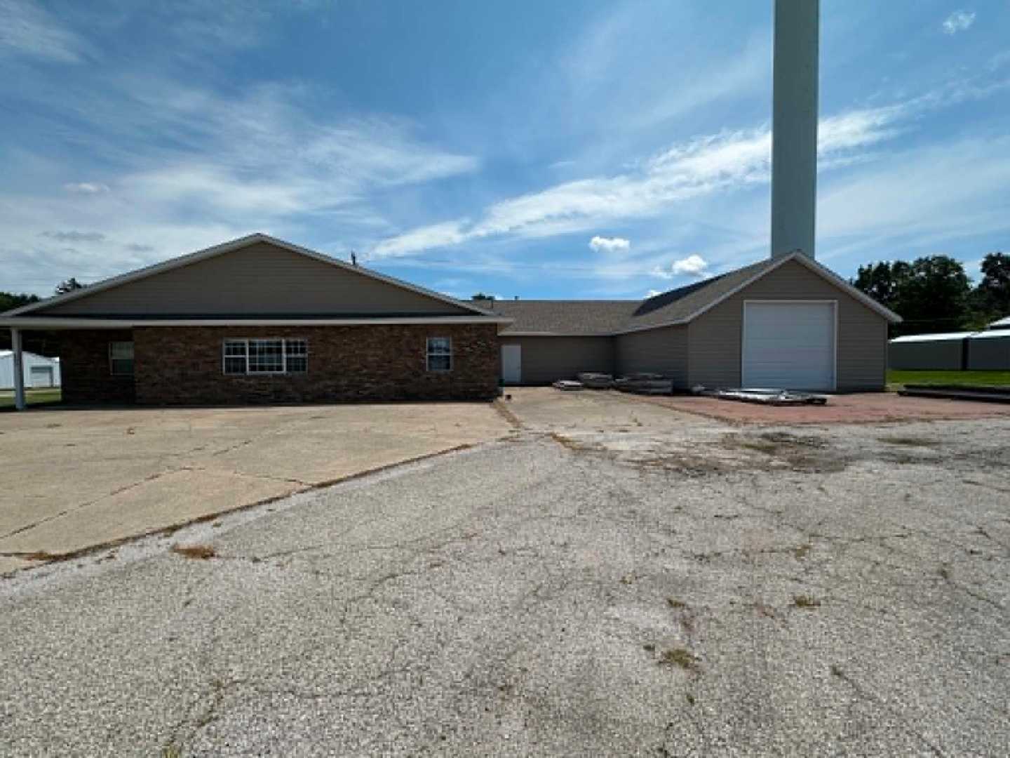 403 S Sycamore Villa Grove Illinois United States, for Sale, commercial, Jeffrey Barkstall, Heartland Real Estate Of Central Illinois, Inc.