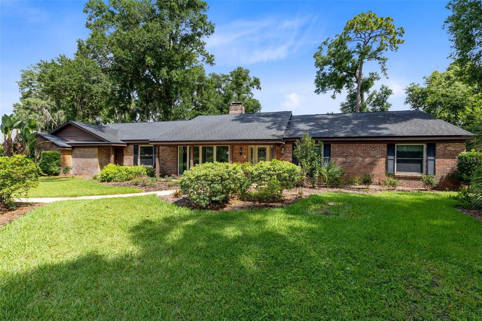 105 PINE TREE LANE Altamonte Springs Florida United States, for Sale, residential, Zaira Mejia, Spaces & Styles Group