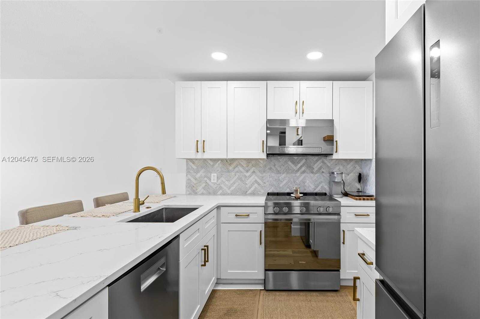 301 N Ocean Blvd  APT 302 Pompano Beach Florida United States, for Sale, residential, Gloria Reynolds, Incom Example Demo Office