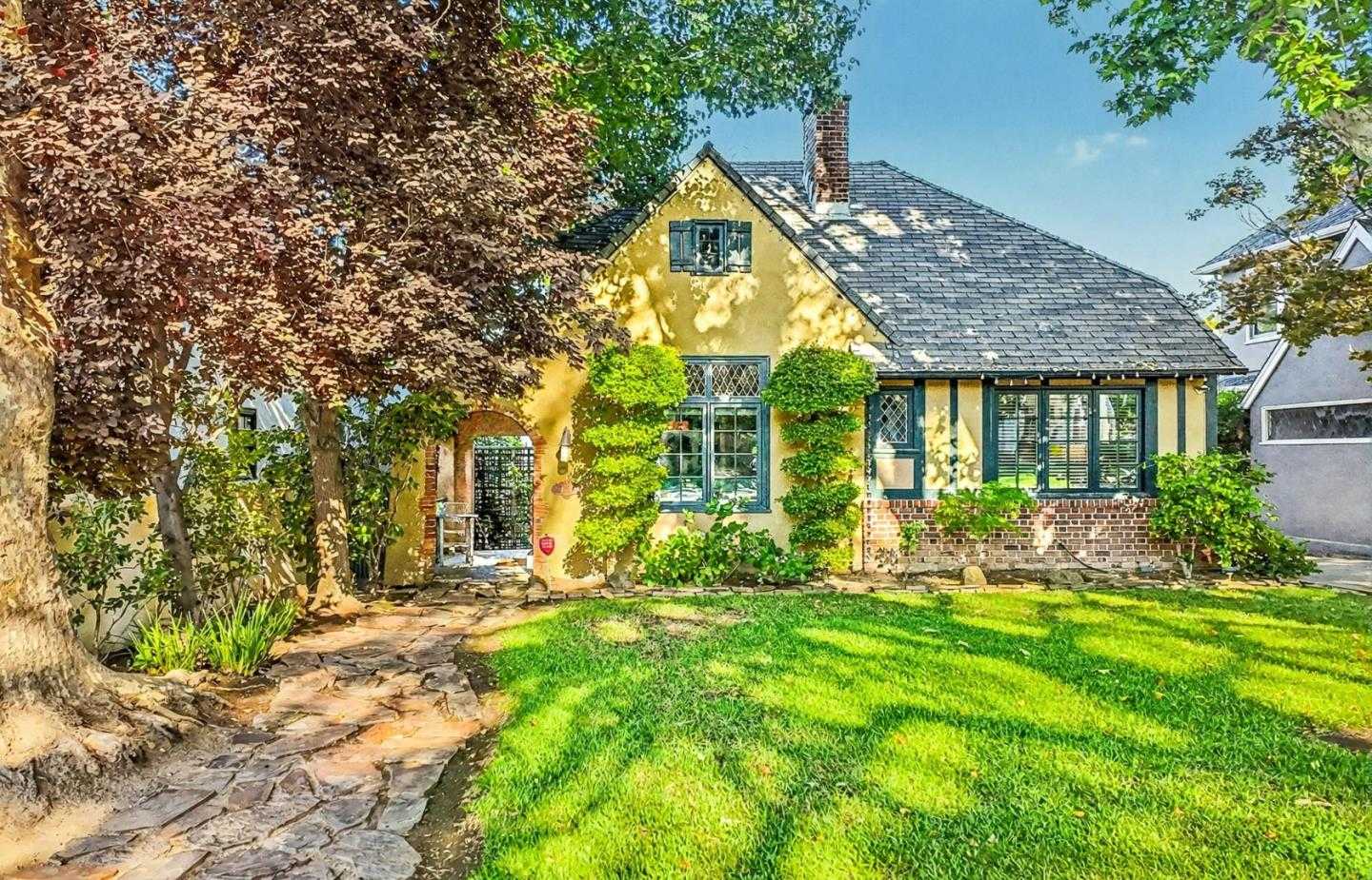 1303 39th Street Sacramento California United States, for Sale, residential, , Royalty Property Management & Realty