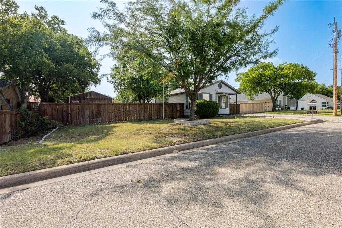 308 Hallvale Drive White Settlement Texas United States, for Sale, residential,  , Superior Real Estate Group 