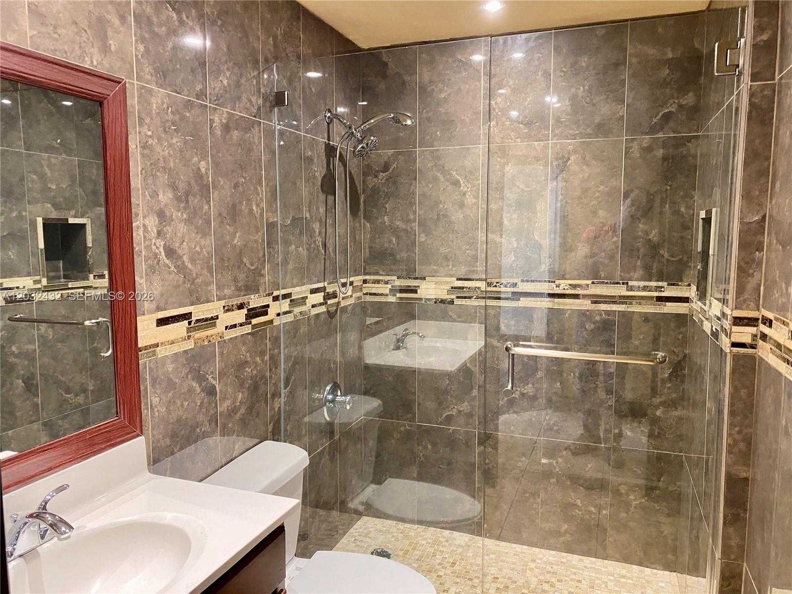 8800 NW 107th CT  APT 110 Doral Florida United States, for Rent, residential, Roberto Villasmil, Interinvestments Realty, Inc.