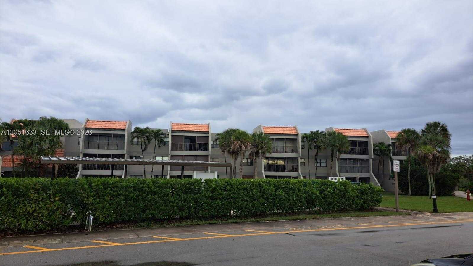 230 Lakeview Dr  APT 310 Weston Florida United States, for Rent, residential, Radmila Mandel, Florida Sky Realty Group