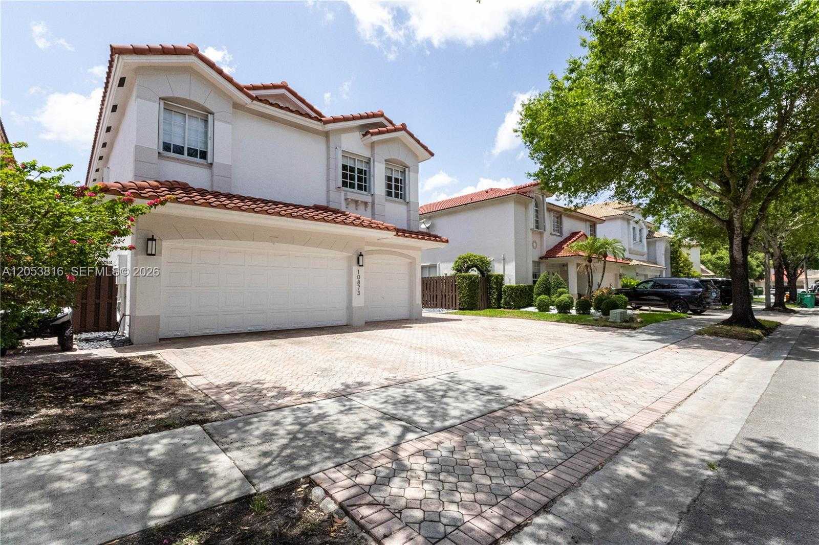 10873 NW 71st St Doral Florida United States, for Sale, residential, Roberto Villasmil, Interinvestments Realty, Inc.