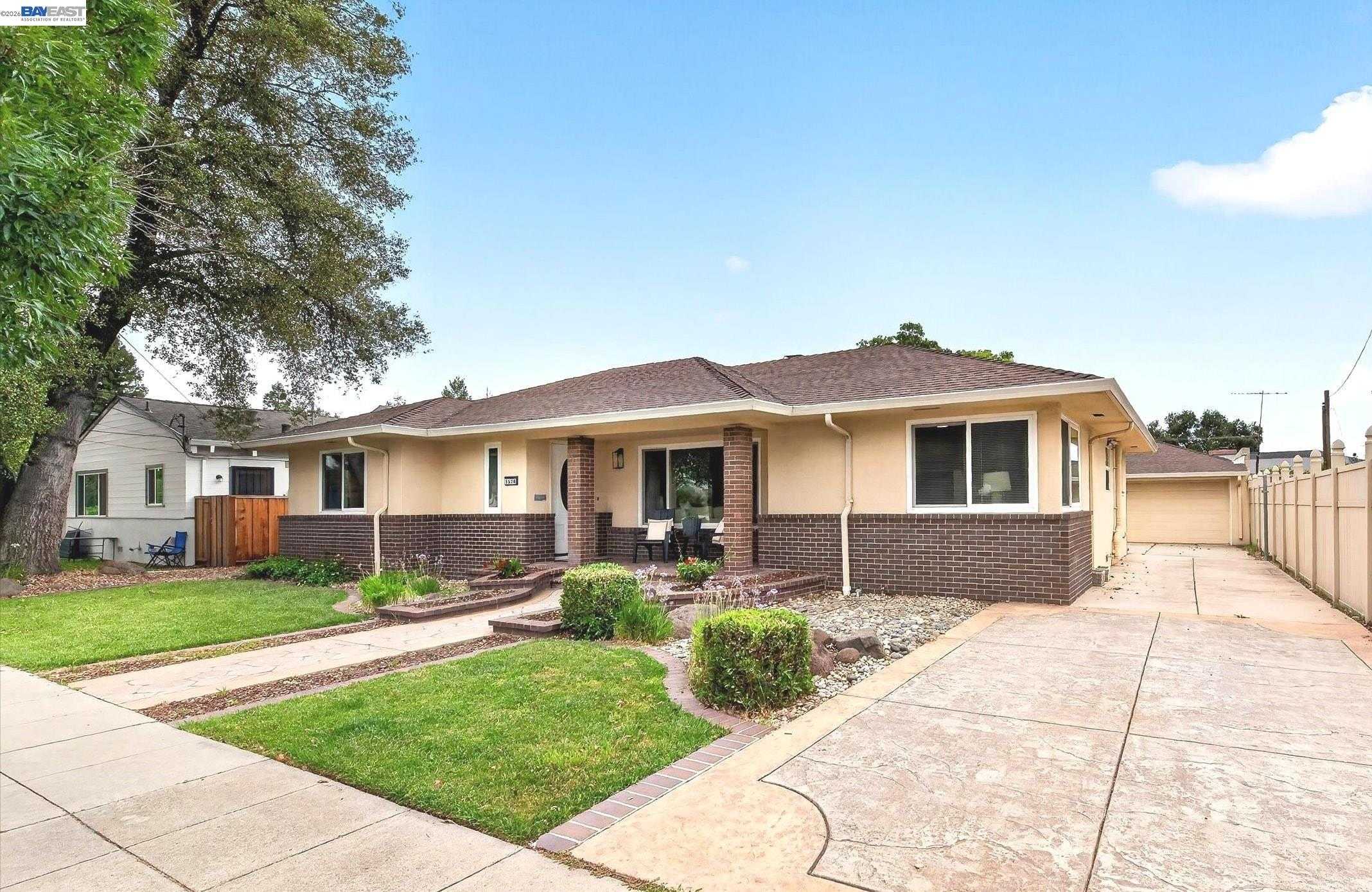 1576 4Th St Livermore California United States, Sale Pending, residential, Miranda Mattos, Compass Realty 