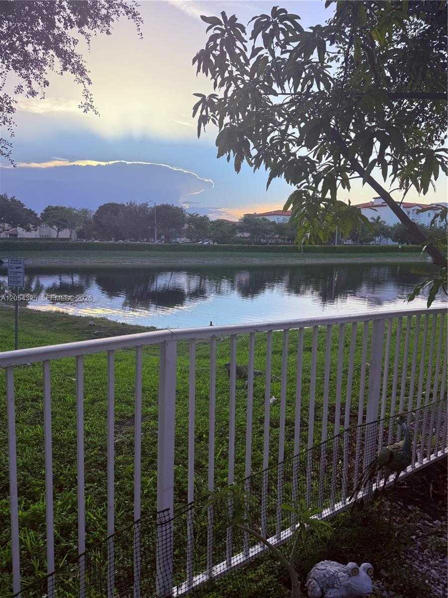 7950 NW 108th Pl Doral Florida United States, for Sale, residential, Roberto Villasmil, Interinvestments Realty, Inc.
