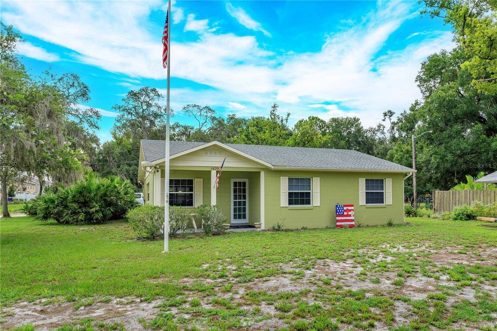 1909 N LAKEWOOD AVENUE Ocoee Florida United States, for Sale, residential, Zaira Mejia, Spaces & Styles Group