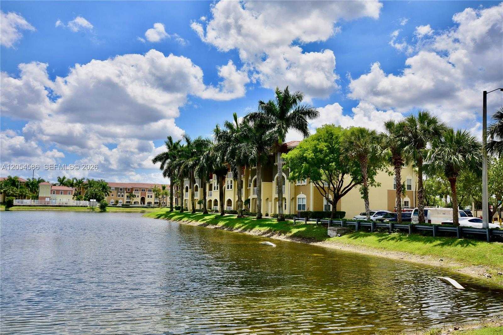 10870 NW 88th Ter  APT 222 Doral Florida United States, for Rent, residential, Roberto Villasmil, Interinvestments Realty, Inc.