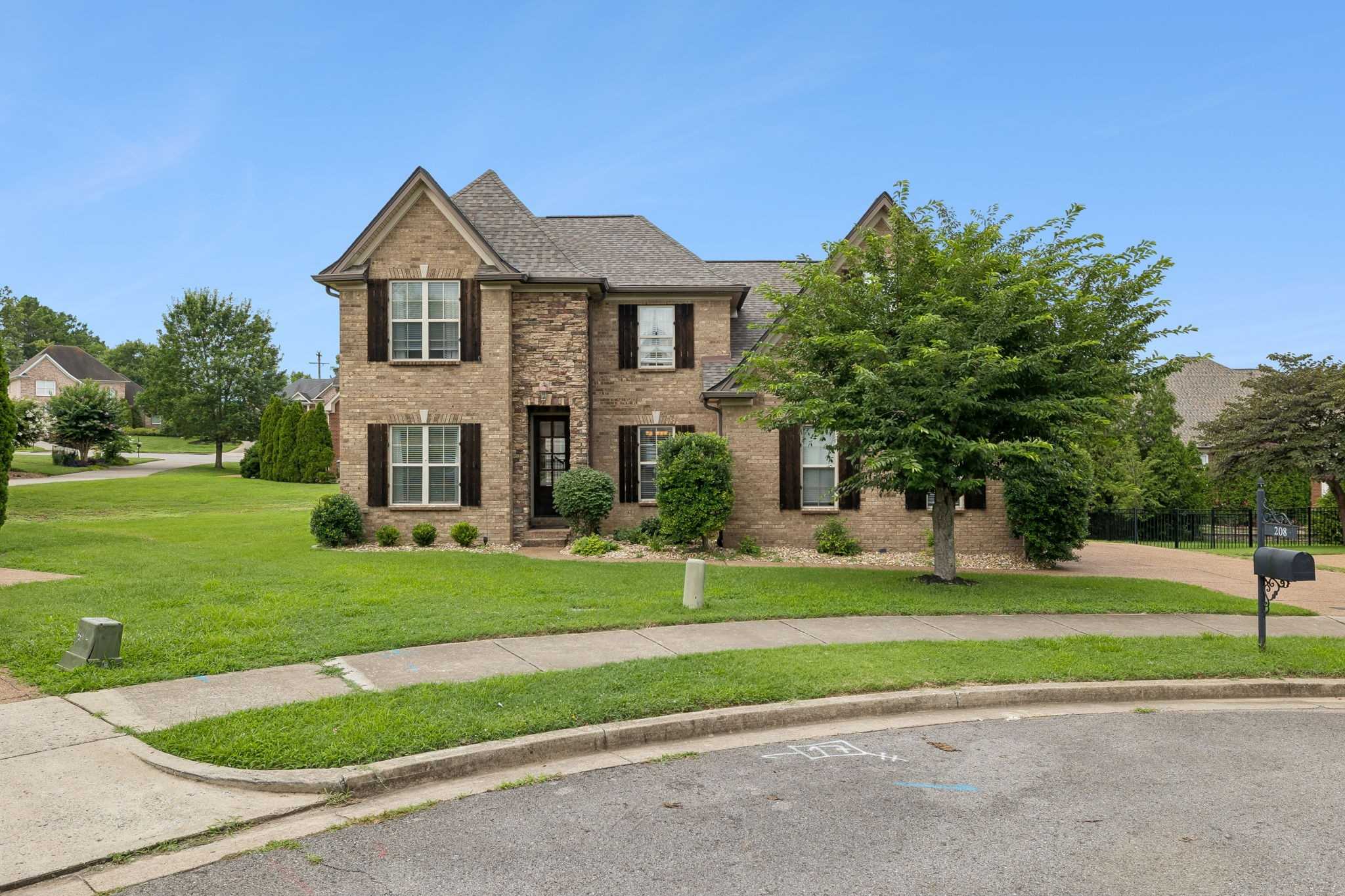 208 Chapel Ct S Hendersonville Tennessee United States, for Sale, residential, Adam Hanes, LPT Realty