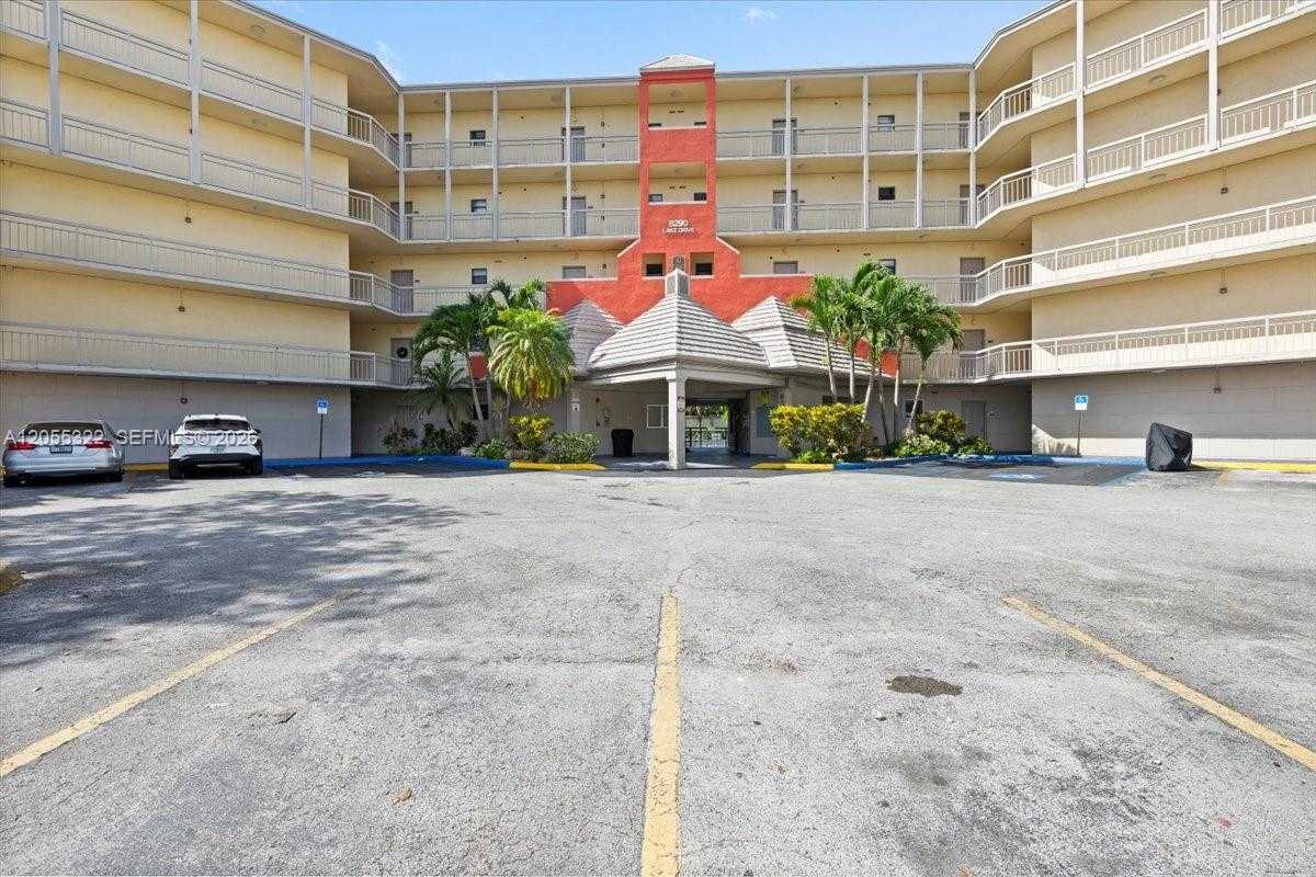 8290 Lake Dr  APT 130 Doral Florida United States, for Rent, residential, Roberto Villasmil, Interinvestments Realty, Inc.