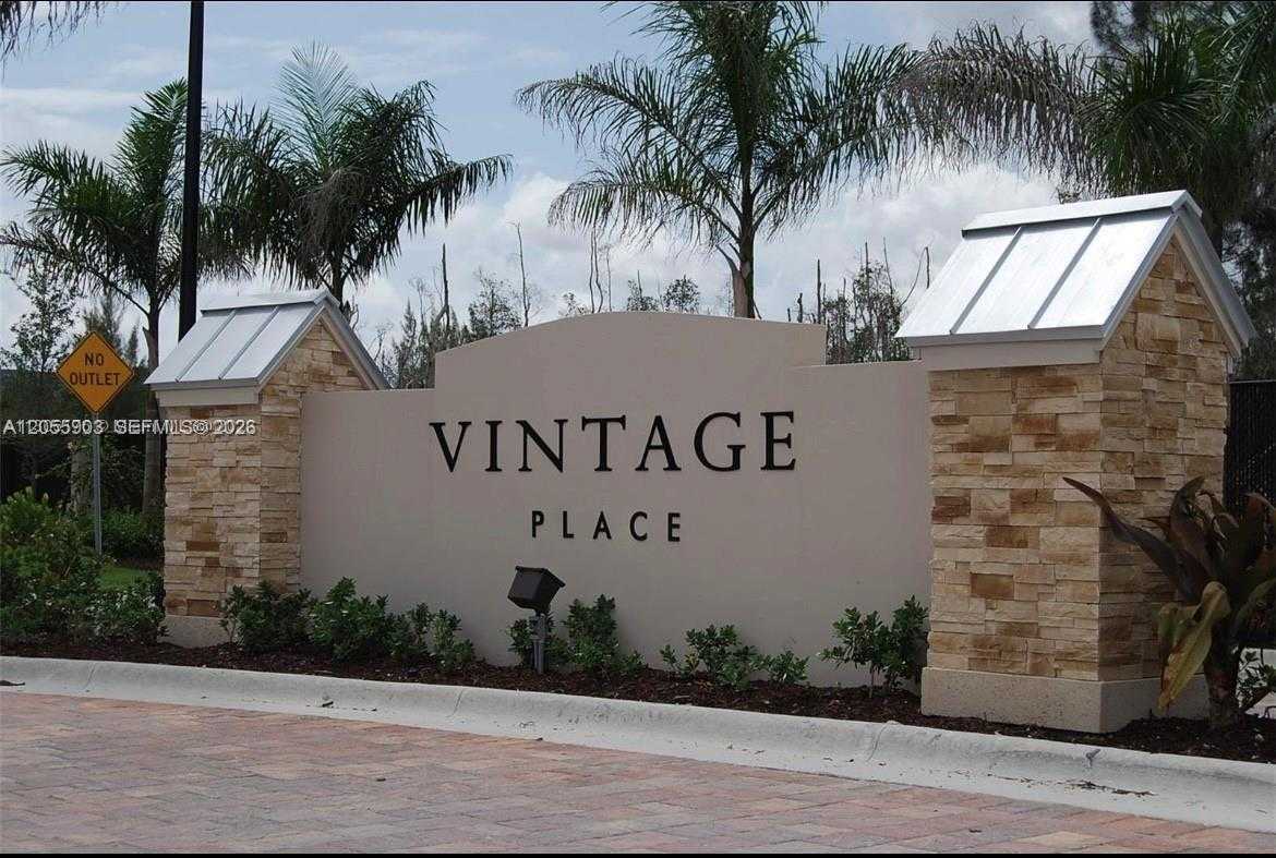 7022 NW 102nd Pl Doral Florida United States, for Sale, residential, Roberto Villasmil, Interinvestments Realty, Inc.