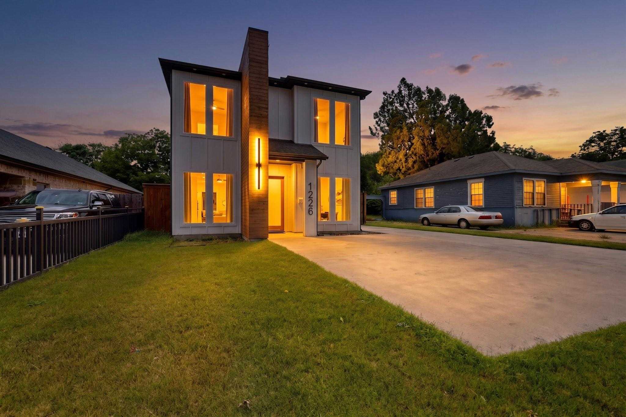 1226 S Ewing Avenue Dallas Texas United States, for Sale, residential, Joyce Kelly, Hummingbird Realty