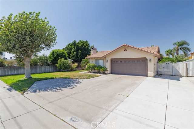 17782 Miller Avenue Fontana California United States, Sale Pending, residential, Maricela Ochoa, Town & Country Real Estate