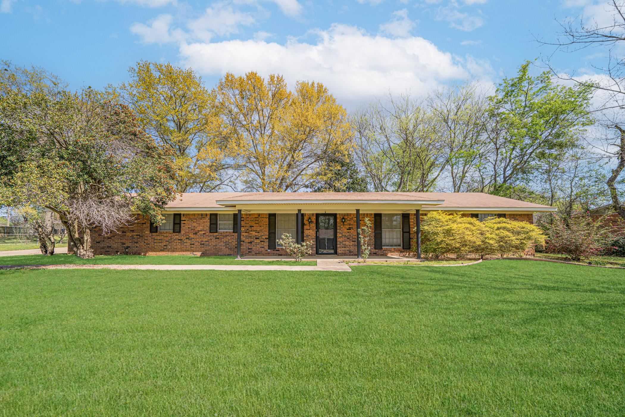 105 Sherwood Dr Longview Texas United States, for Sale, residential,  , Drake Chapman Real Estate, Brokerage