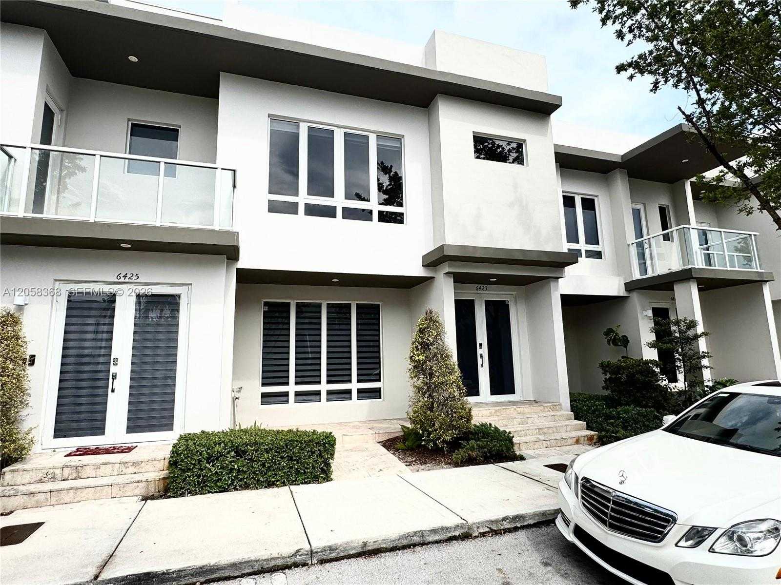 6423 NW 105th Ct Doral Florida United States, for Rent, residential, Roberto Villasmil, Interinvestments Realty, Inc.