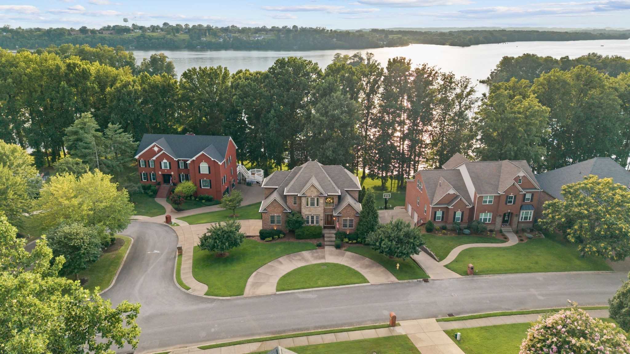 100 Lakecrest Cir Hendersonville Tennessee United States, for Sale, residential, Adam Hanes, LPT Realty