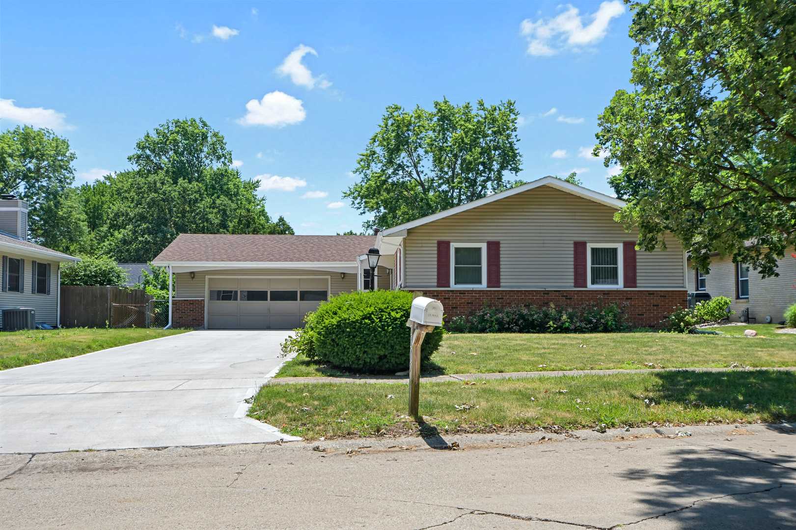 2205 Glenoak Drive Champaign Illinois United States, for Sale, residential, Jeffrey Barkstall, Heartland Real Estate Of Central Illinois, Inc.