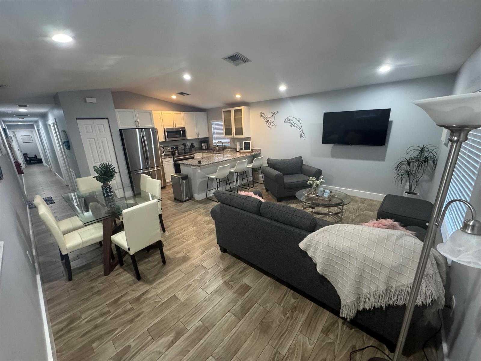 601 N E Street  Florida United States, for Rent, residential,  , Phoenix Realtors LLC
