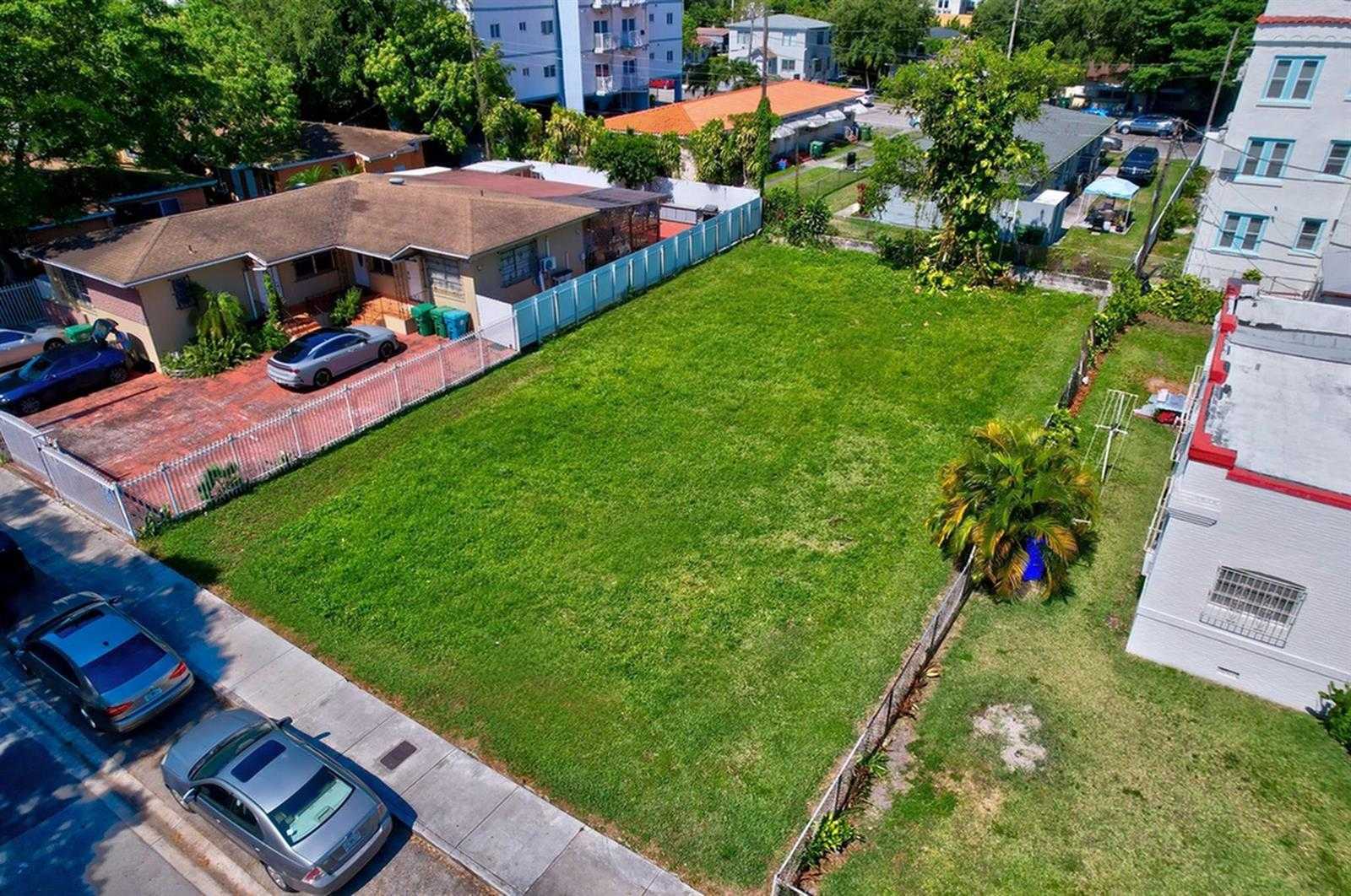 512 SW 6th Avenue Miami Florida United States, for Sale, commercial, Kimberley Gibson, InCom Commercial Example Office