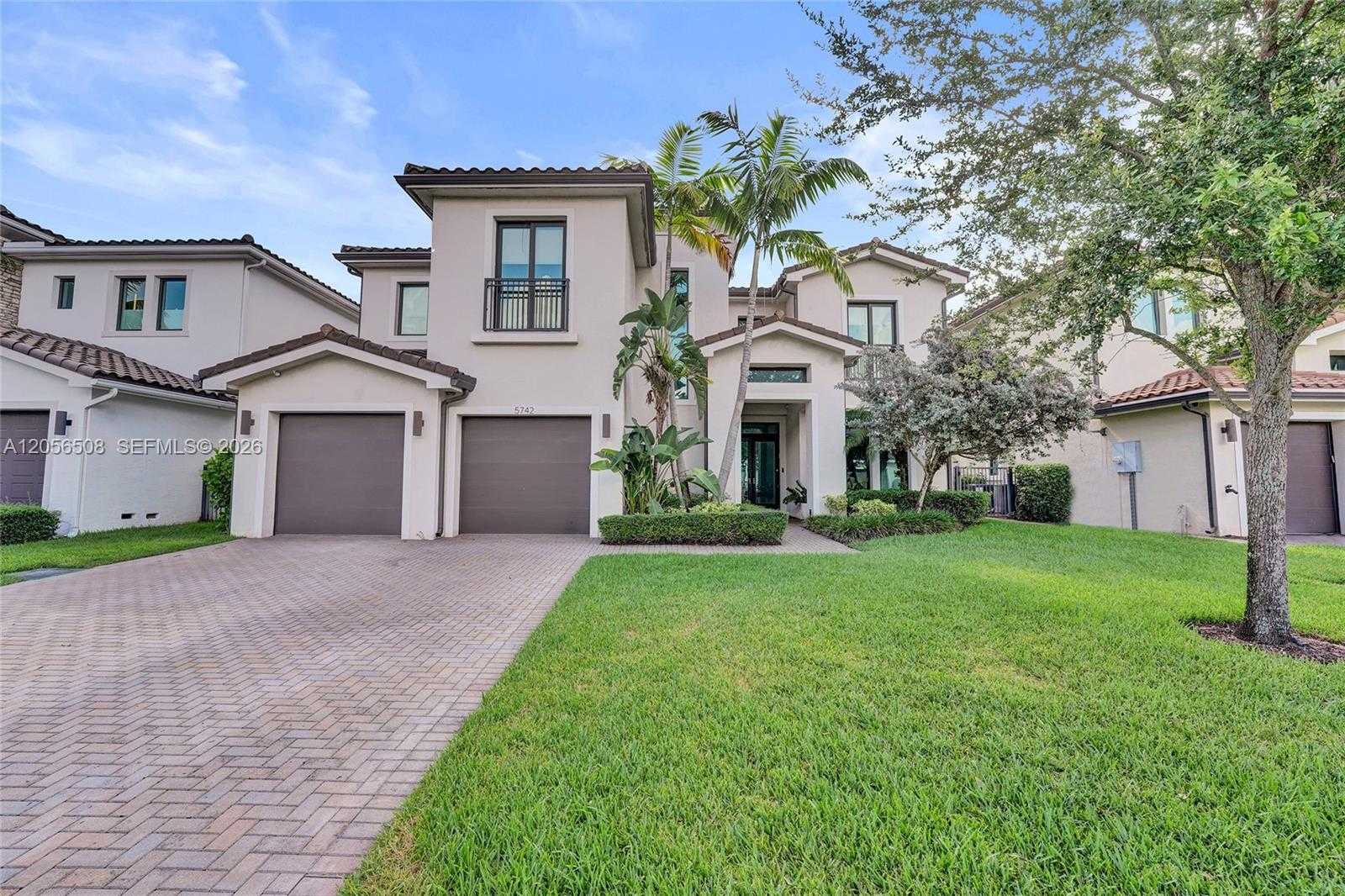 5742 E Brookfield Cir E Hollywood Florida United States, for Sale, residential, , InCom Real Estate - Example Office