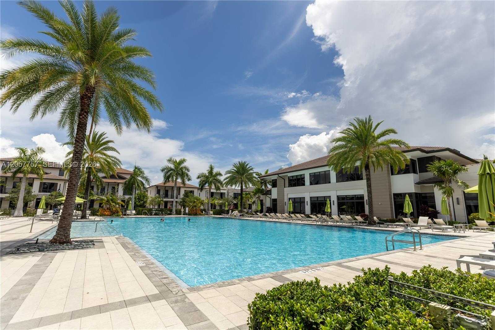 4623 NW 83rd Pkwy Doral Florida United States, for Sale, residential, Roberto Villasmil, Interinvestments Realty, Inc.