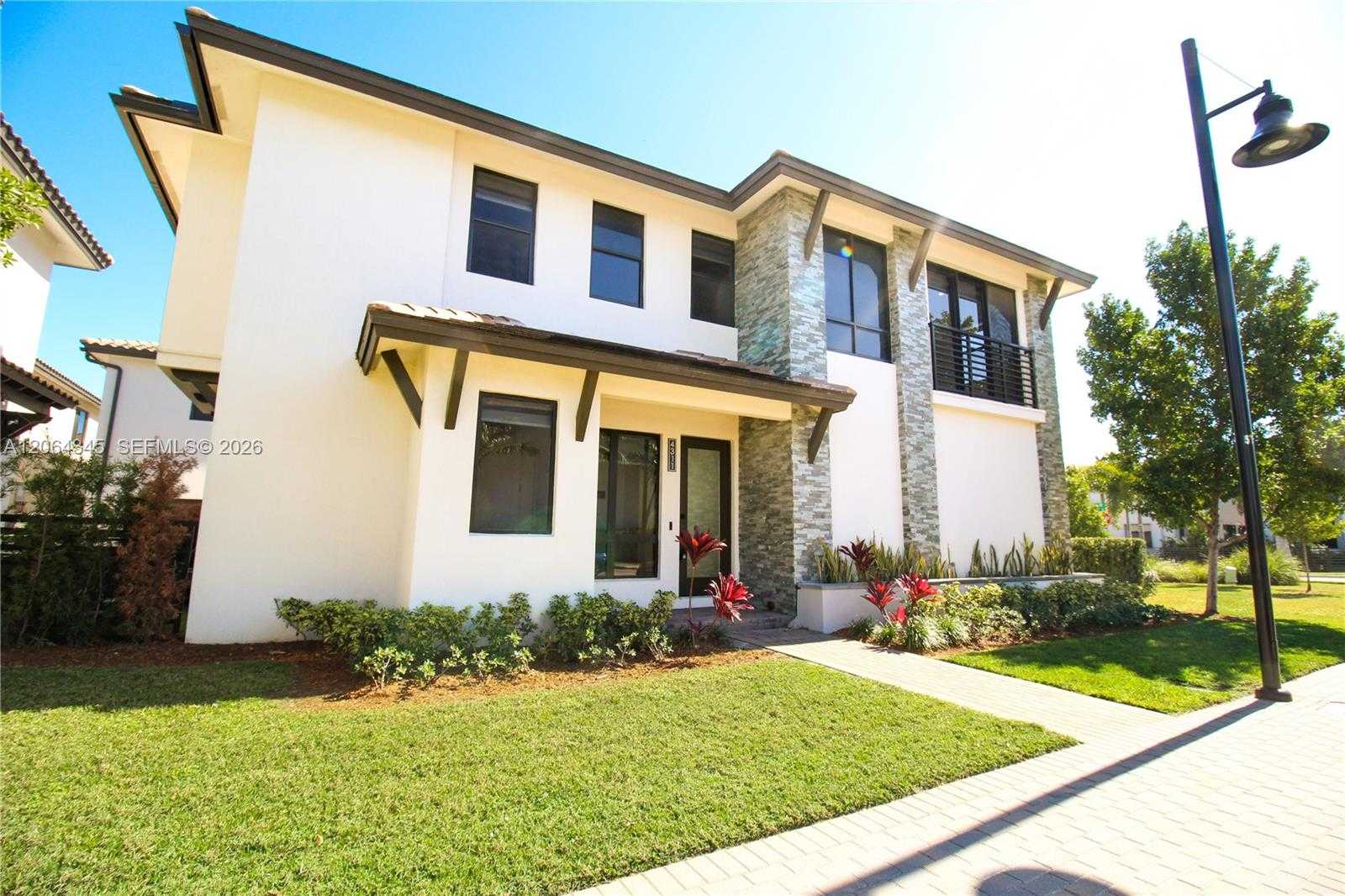 4311 NW 82nd Ave Doral Florida United States, for Sale, residential, Roberto Villasmil, Interinvestments Realty, Inc.