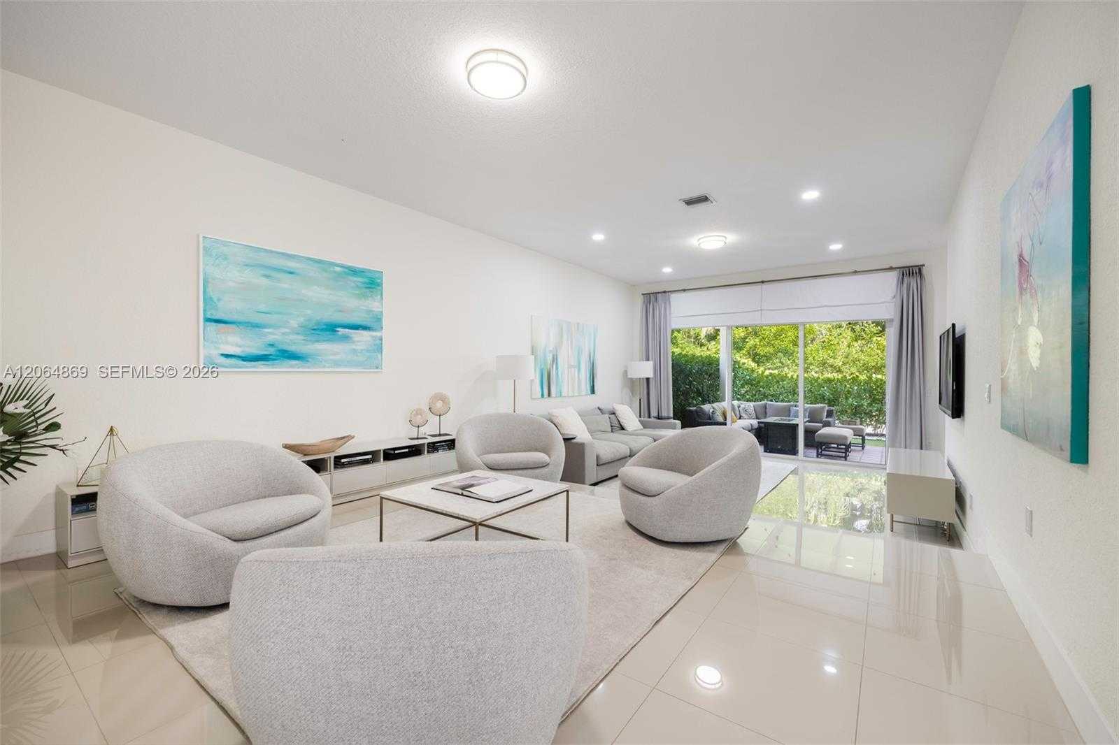 5230 NW 104th Ct Doral Florida United States, for Rent, residential, Roberto Villasmil, Interinvestments Realty, Inc.