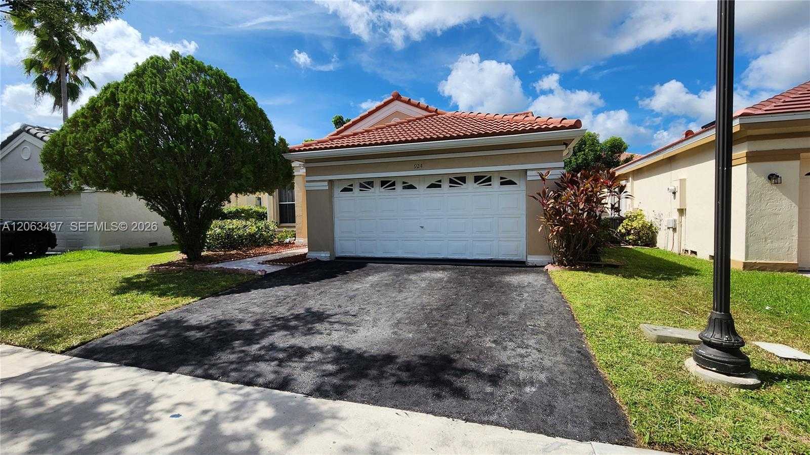 924 Falling Water Rd  APT 924 Weston Florida United States, for Rent, residential, Radmila Mandel, Florida Sky Realty Group