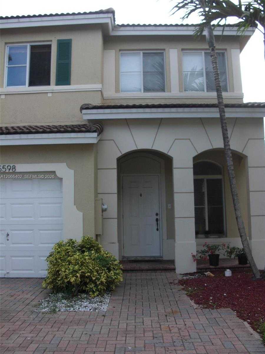 5598 NW 113th Ave  APT - Doral Florida United States, for Rent, residential, Roberto Villasmil, Interinvestments Realty, Inc.