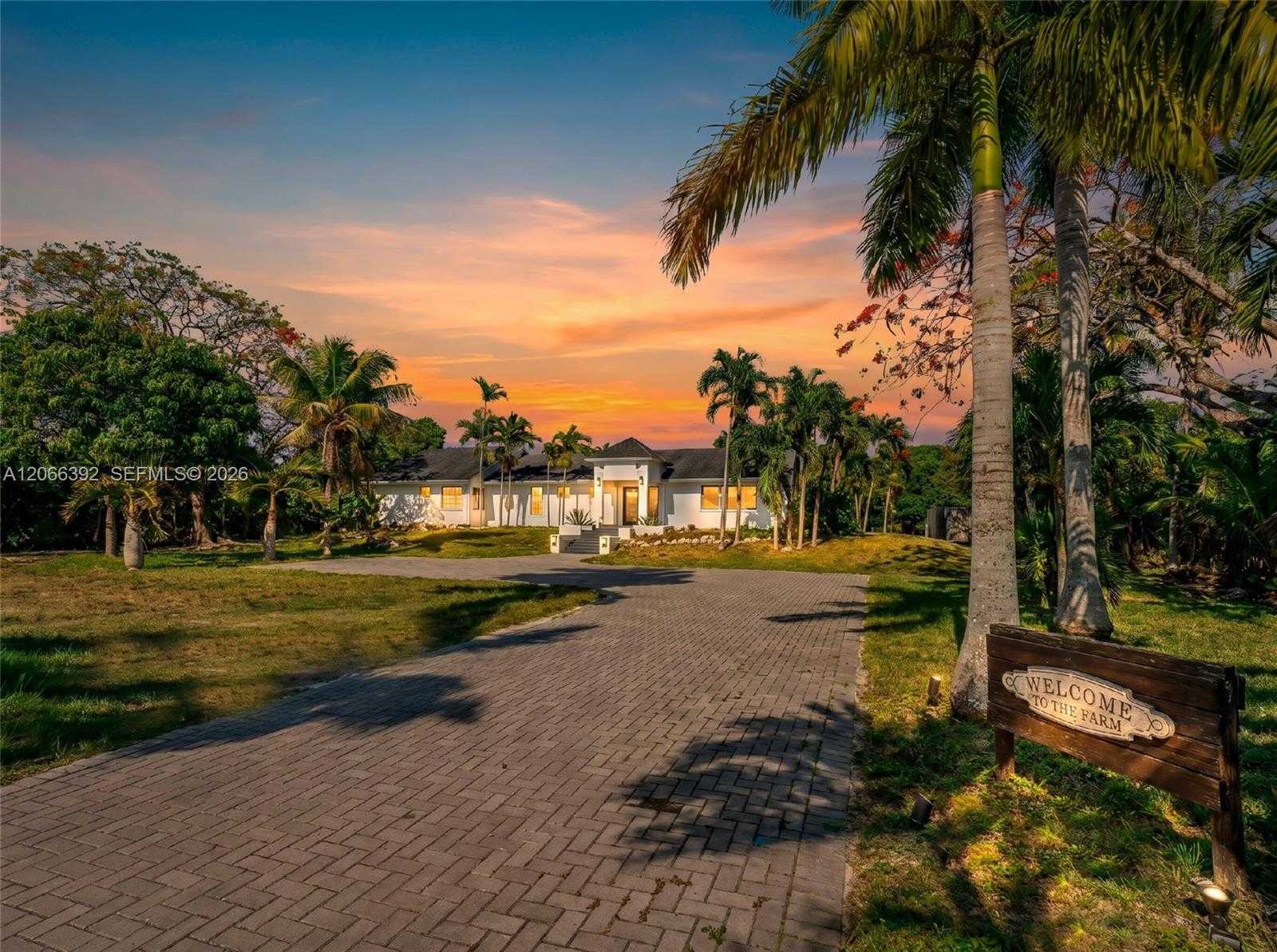 19601 SW 187th Ave Miami Florida United States, for Sale, residential, Mona Smith, InCom Demo Office