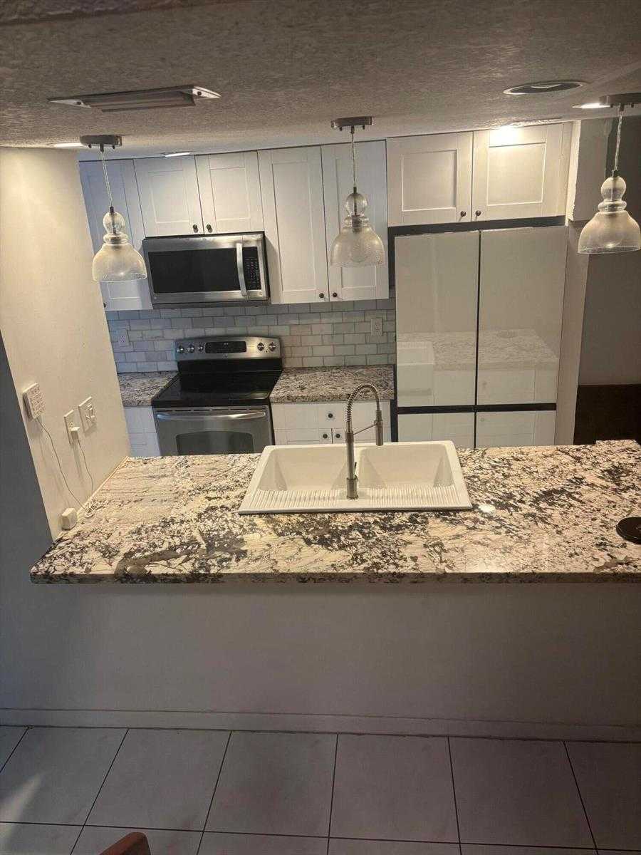 8240 NW 9TH Street APT 3 Plantation Florida United States, for Rent, residential,  , Phoenix Realtors LLC
