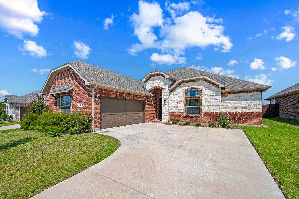 1303 Deer Hollow Drive Arlington Texas United States, for Sale, residential, Stacy Fritchen, Berkshire Hathaway HomeServices PenFed Realty