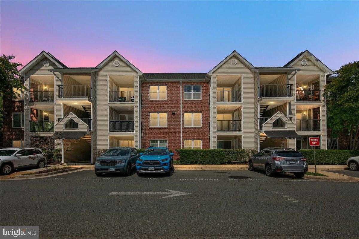 3306 WYNDHAM CIRCLE APT 127 Alexandria Virginia United States, for Sale, residential,  , The Holly Group