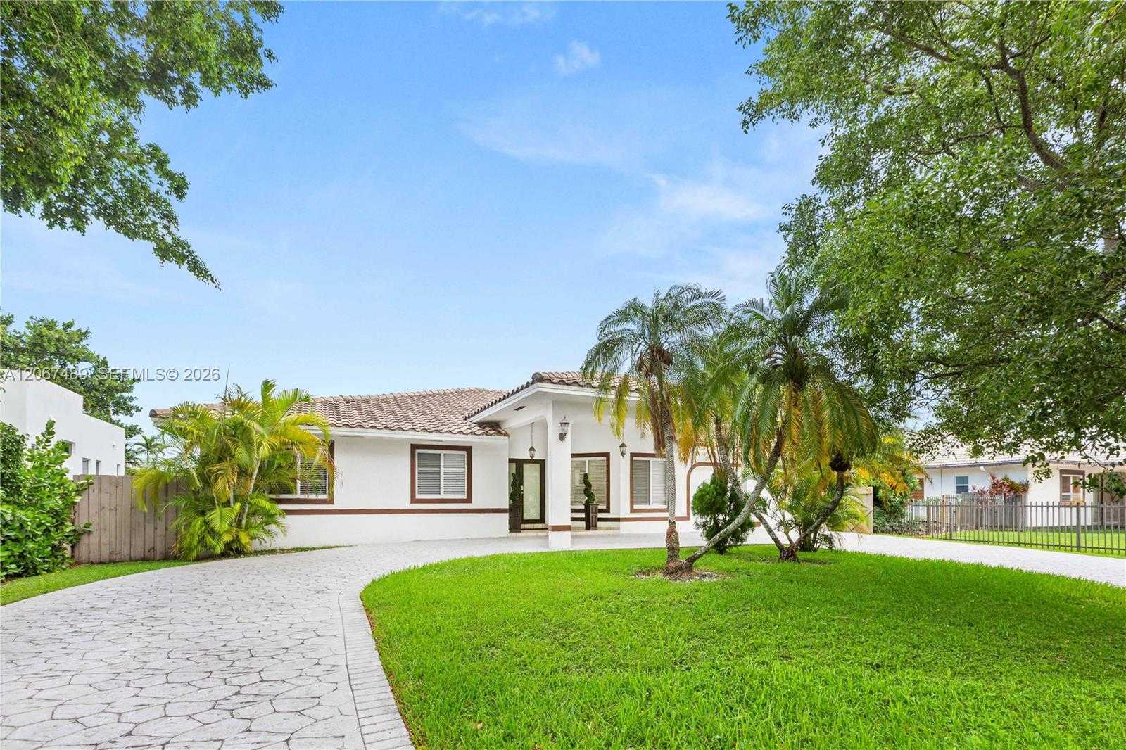 9840 NW 28th Ter Doral Florida United States, for Sale, residential, Roberto Villasmil, Interinvestments Realty, Inc.