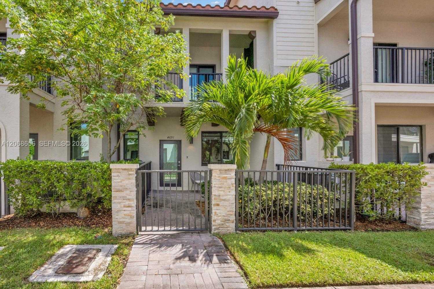 4691 NW 83rd Pkwy Doral Florida United States, for Sale, residential, Roberto Villasmil, Interinvestments Realty, Inc.