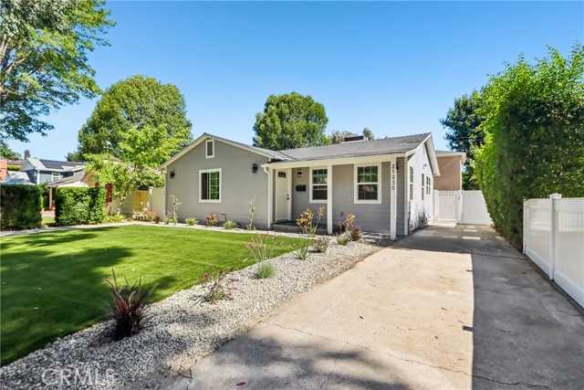 21235 Lopez Street Woodland Hills California United States, Rented, residential, Scott & Sherry Walter, Beverly & Co.